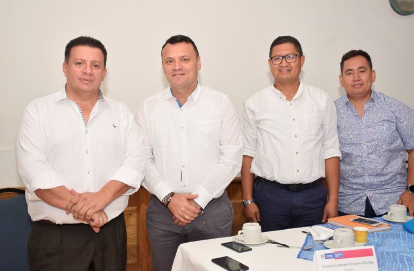 Luis Antonio Bambague, Alcalde Saladoblanco; Carlos Humberto Perdomo Zúñiga, Alcalde Tesalia; Carlos Sterling, delegado Altamira y el delegado del Municipio de Timaná.